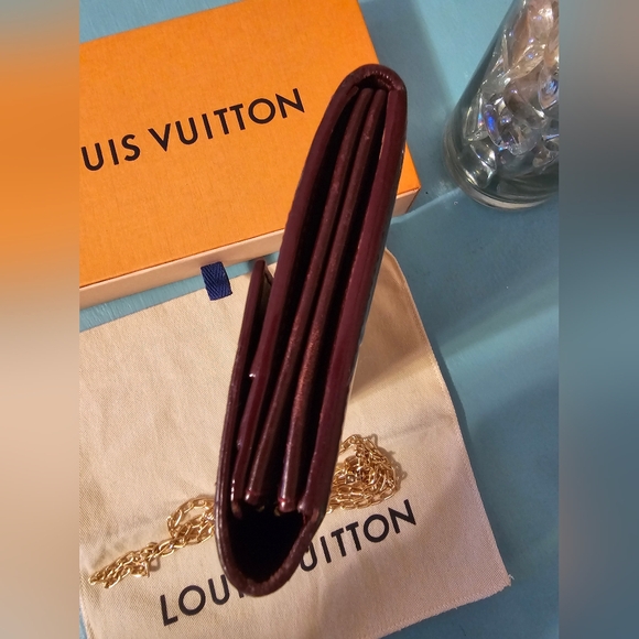 Louis Vuitton Monogram Vernis Sarah Wallet - Picture 4 of 14